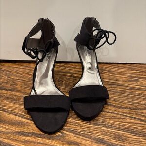 Coach And Four Caitlin heels black suede size 9